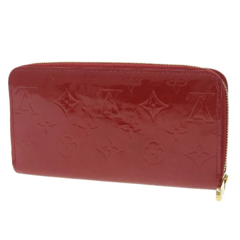 Louis Vuitton bags with a magnetic snap closure for easy accessLouis Vuitton Red Patent leather Portefeuille zippy wallet accessories