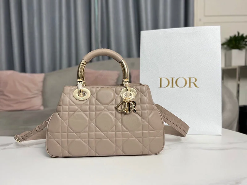 Luxury Christian Dior crossbody bags with a chain - link strapDior Bag