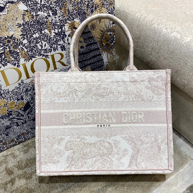 Christian Dior handbags with a removable shoulder strap for versatilityChristian Dior MeChristian Diorum Book Tote Pink