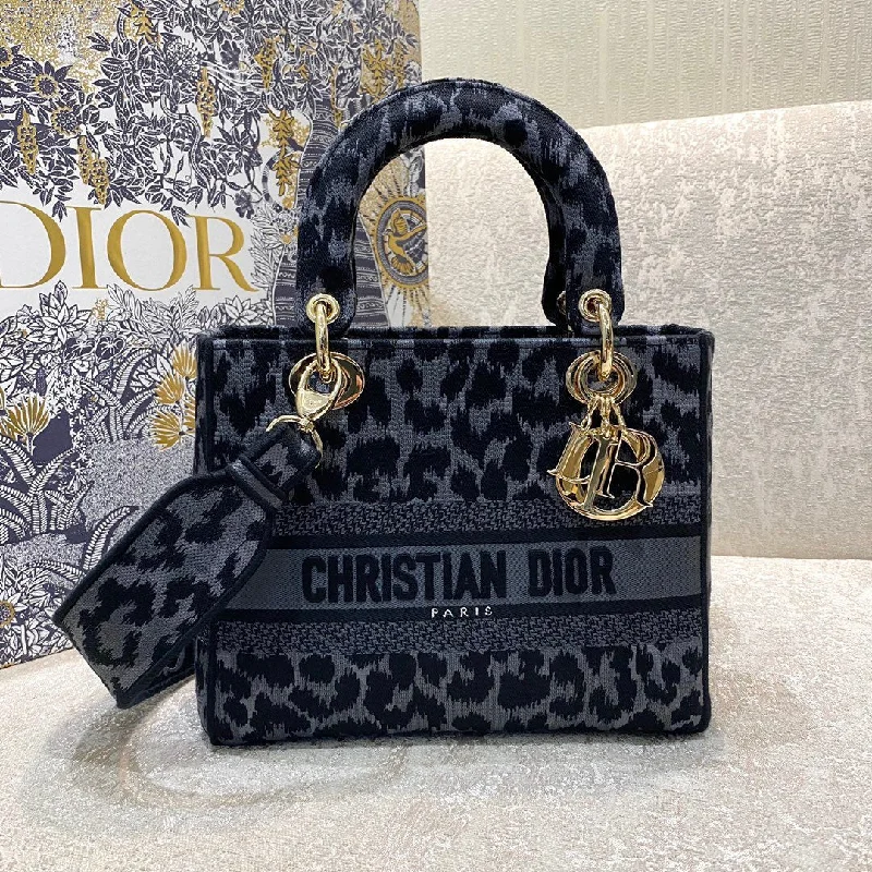 High - fashion Christian Dior bags with a geometric patternChristian Dior MeChristian Diorum Lady D-Lite Bag