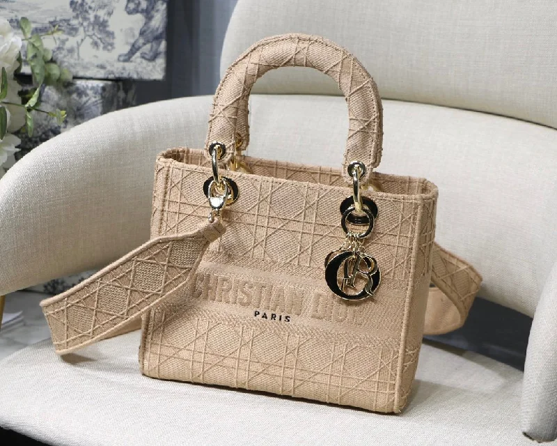 Christian Dior bags with a quilted pattern and gold - toned hardwareChristian Dior MeChristian Diorum Lady Bag