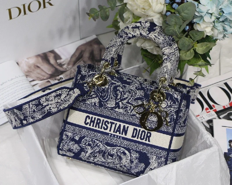 Christian Dior bags with a zip - top closure and multiple compartmentsChristian Dior MeChristian Diorum Lady D-Lite Bag Blue