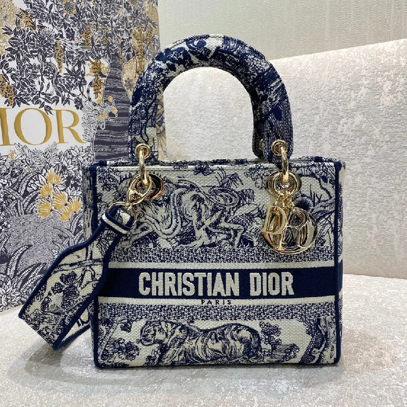 Christian Dior Saddle bags with a patent leather finish for a shiny lookChristian Dior MeChristian Diorum Lady D-Lite Bag Blue