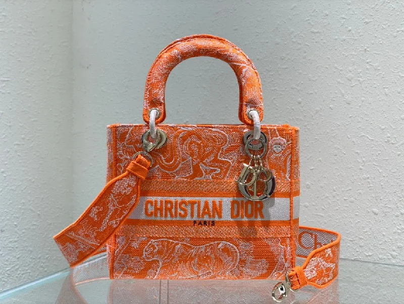 Contemporary Christian Dior handbags with a unique shapeChristian Dior MeChristian Diorum Lady D-Lite Bag