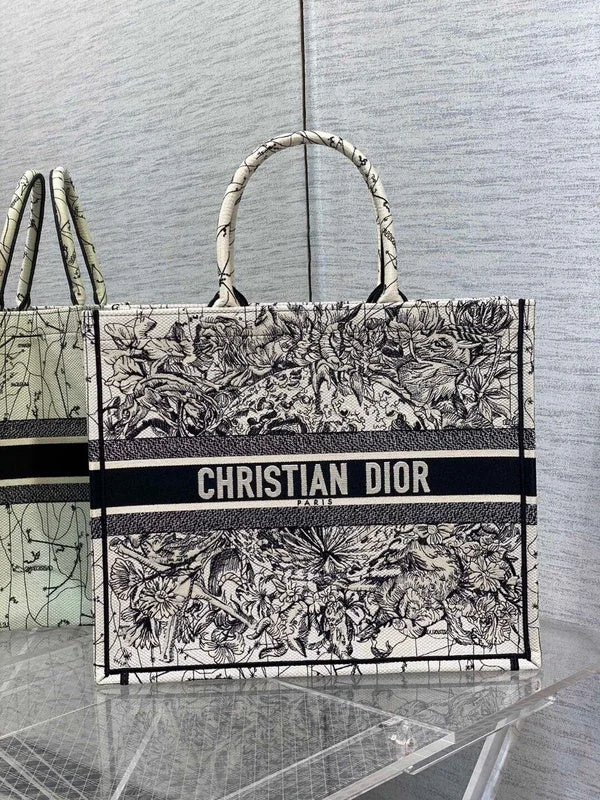 Christian Dior bags with a detachable coin purse insideDior Bag